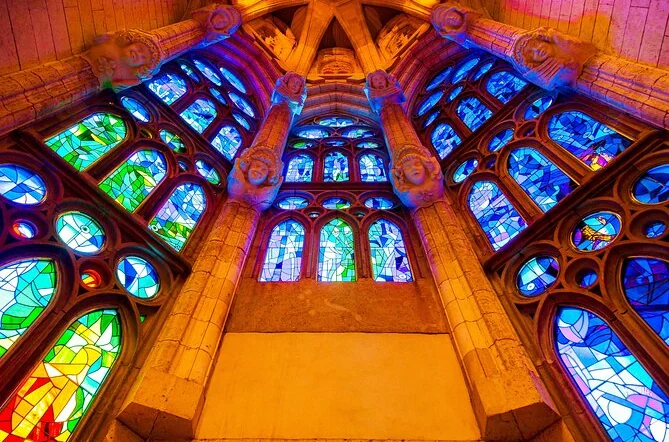 Sagrada Familia Fast-Track-Führung mit Museum und Schule
